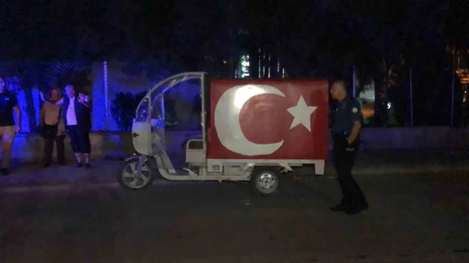 Yolun karşısına geçmek isteyen kadına ters yönden gelen plakasız araç çarptı