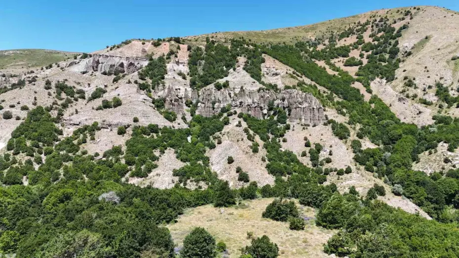 Görüntüsü peri bacalarını andırıyor, efsanesi dilden dile dolaşıyor