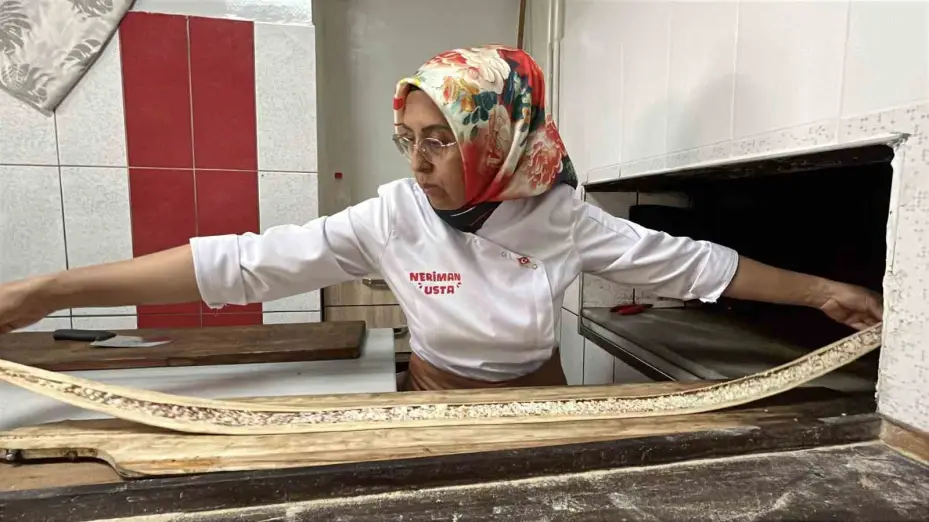 Konya’da etli ekmek kadın ustanın elinde lezzet buluyor