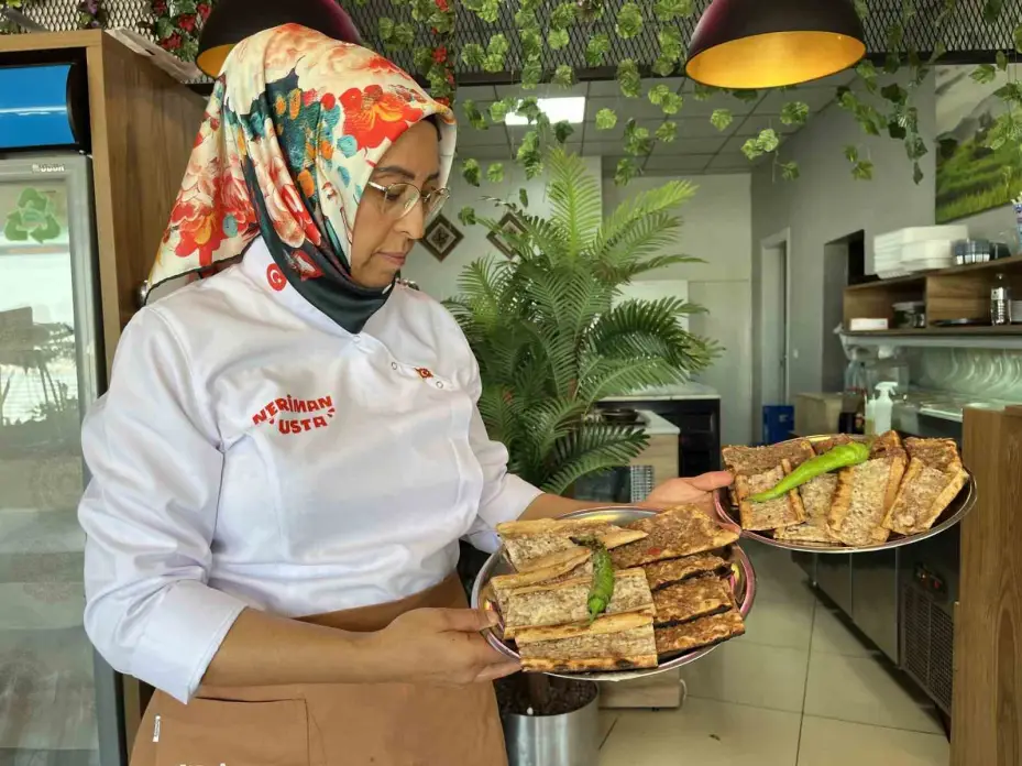 Konya’da etli ekmek kadın ustanın elinde lezzet buluyor