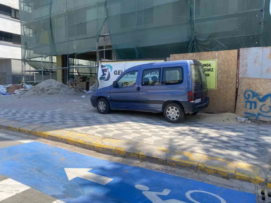 Bisiklet yolları nedeniyle park sorunu yaşayan sürücüler çaresiz kaldı