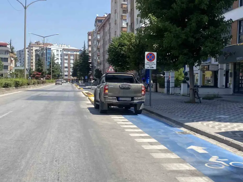 Bisiklet yolları nedeniyle park sorunu yaşayan sürücüler çaresiz kaldı