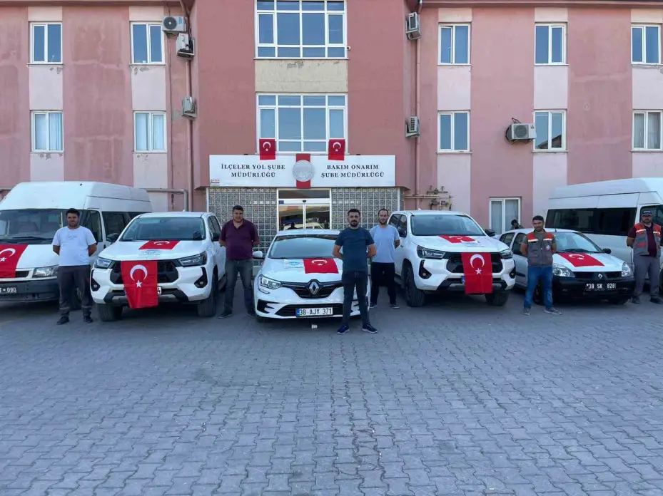 Kayseri Büyükşehir Belediyesi, şehri Türk Bayrakları ile donattı