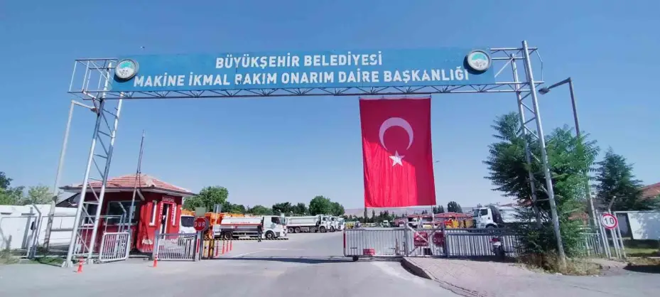 Kayseri Büyükşehir Belediyesi, şehri Türk Bayrakları ile donattı