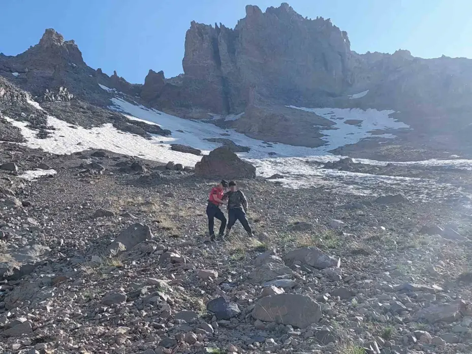Erciyes’te 3 bin 350 metre yükseklikte mahsur kalan dağcı kurtarıldı