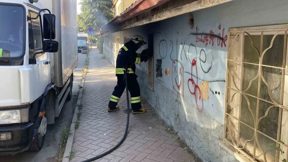 Metruk okulda yangın