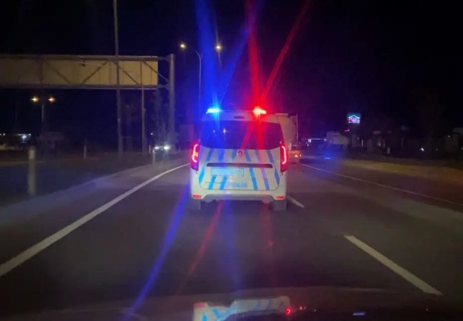 Polisin "dur" ihtarına uymadı, ehliyetsiz ve 3.24 promil alkollü çıktı