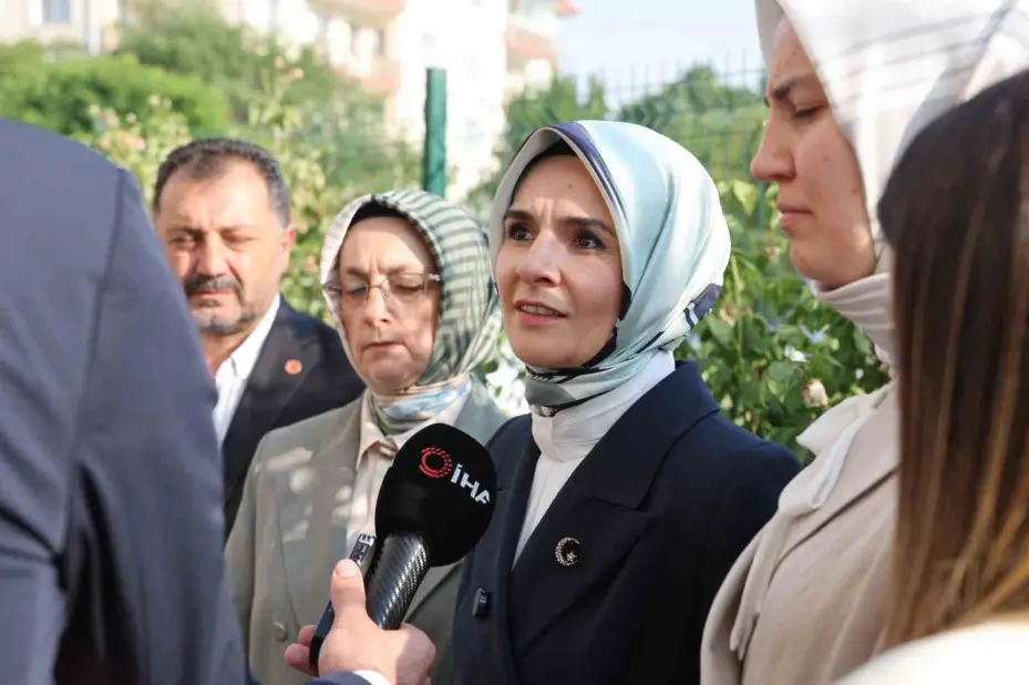 Bakan Göktaş: "Şehitlerimizin ailelerini ziyaret ettik. Terörsüz Türkiye hiçbir şekilde onlarsız bir süreç değil, onlarla beraber ilerlettiğimiz bir süreç"