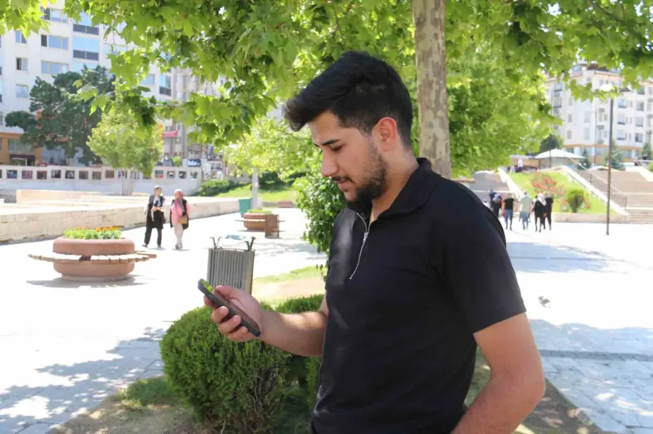 Unutulmuş gelenek tekrar hayat buldu, düğünde halaya katılmayanlar suyun içine atıldı