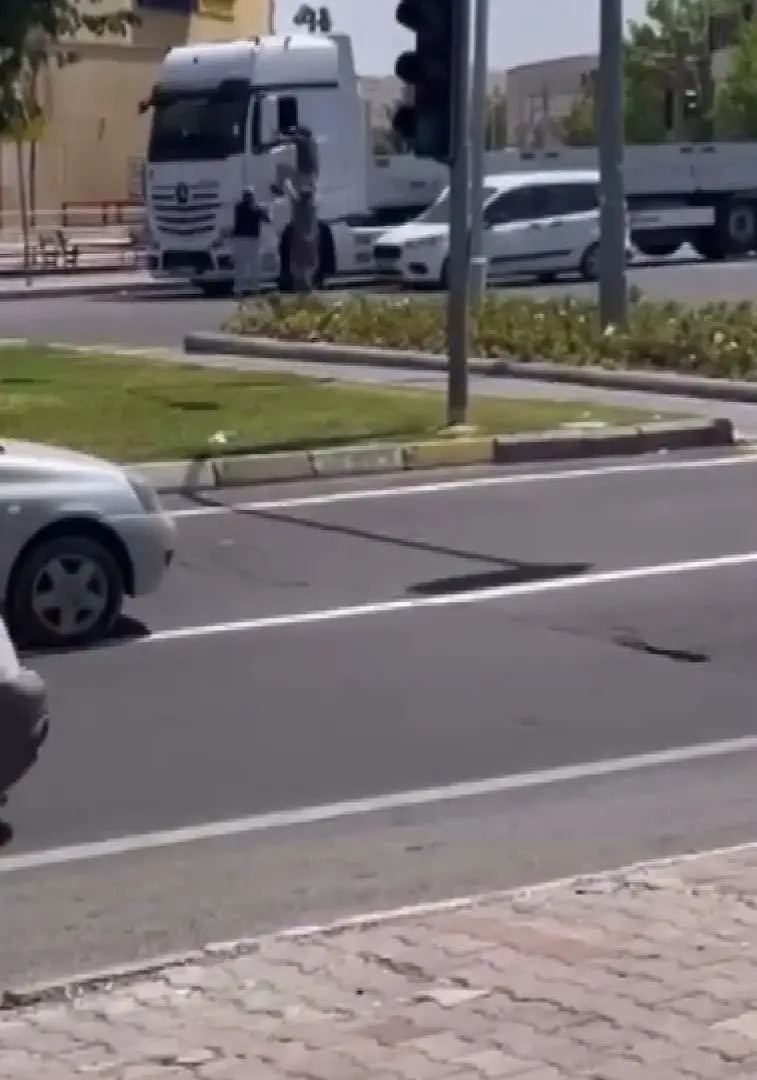 Trafikte ‘niye yavaş gidiyorsun’ kavgası