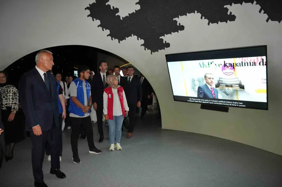 Bakan Ersoy: "Türk milletinin iradesini yok sayanların kaybetmeye mahkum olduklarını o gece yeniden gösterdik"