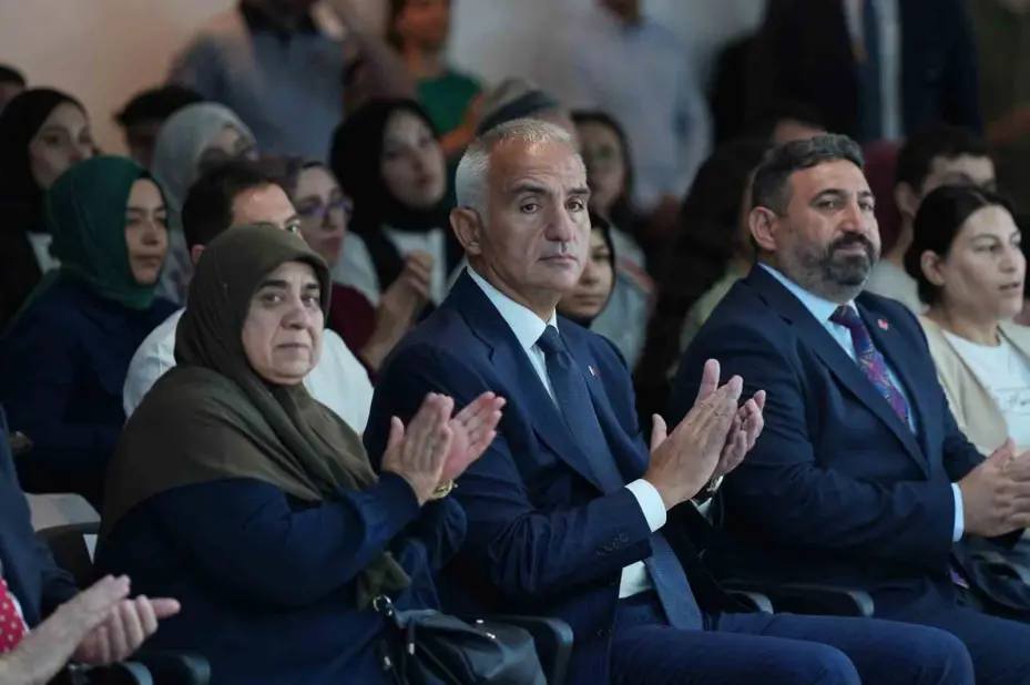 Bakan Ersoy: "Türk milletinin iradesini yok sayanların kaybetmeye mahkum olduklarını o gece yeniden gösterdik"