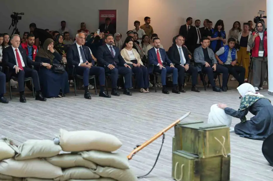 Bakan Ersoy: "Türk milletinin iradesini yok sayanların kaybetmeye mahkum olduklarını o gece yeniden gösterdik"