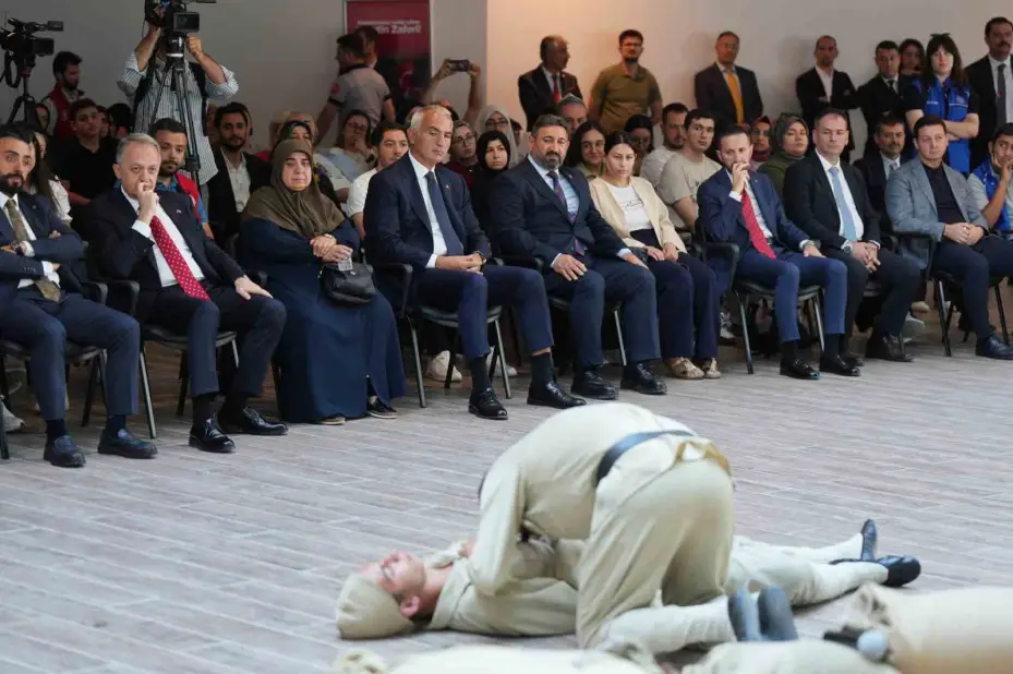 Bakan Ersoy: "Türk milletinin iradesini yok sayanların kaybetmeye mahkum olduklarını o gece yeniden gösterdik"