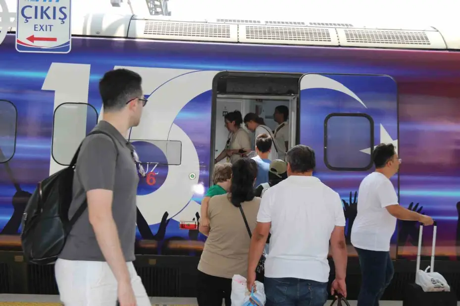 100 bin yolcu taşıyacak olan 15 Temmuz Demokrasi ve Milli Birlik Treni Eskişehir’de