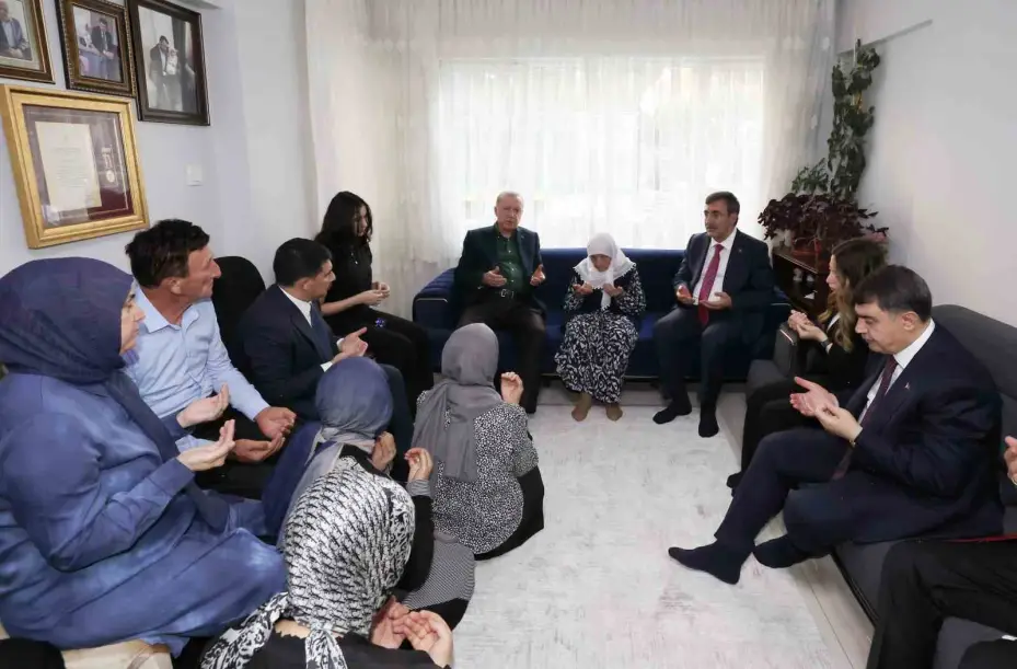Cumhurbaşkanı Erdoğan, 99 yaşındaki şehit annesini ziyaret etti