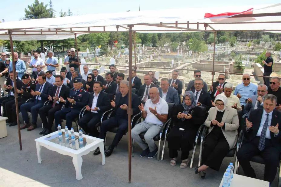 Hulusi Akar: "El birliğiyle çalışarak Terörsüz Türkiye’yi hep beraber inşa edeceğiz"