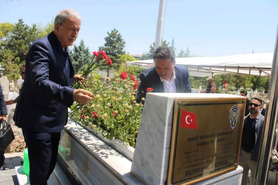 Hulusi Akar: "El birliğiyle çalışarak Terörsüz Türkiye’yi hep beraber inşa edeceğiz"