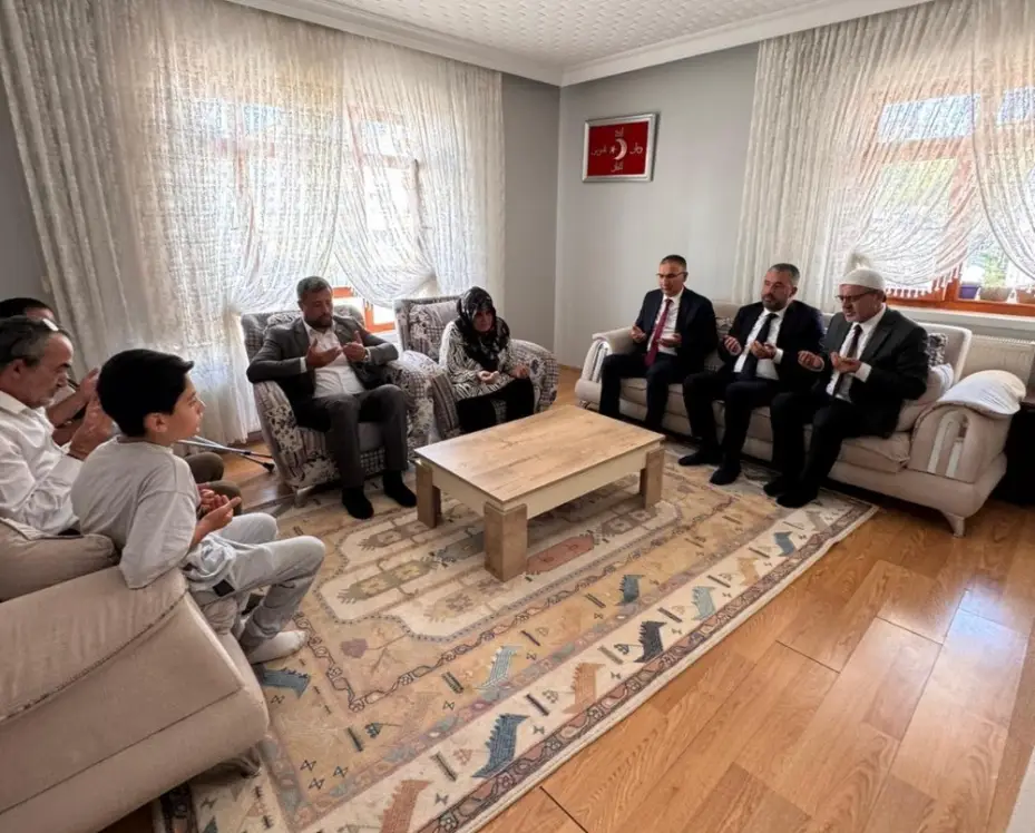 Pursaklar Belediye Başkanı Çetin, 15 Temmuz şehitlerinin ailelerini ve gazileri ziyaret etti