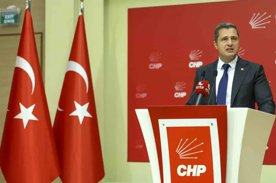 CHP Sözcüsü Yücel: "Meclis üyesi listesini oluşturan Manavgat Belediye Başkanı Kara ve önceki Belediye Başkanımız Sözen’in üyelikleri askıya alındı"