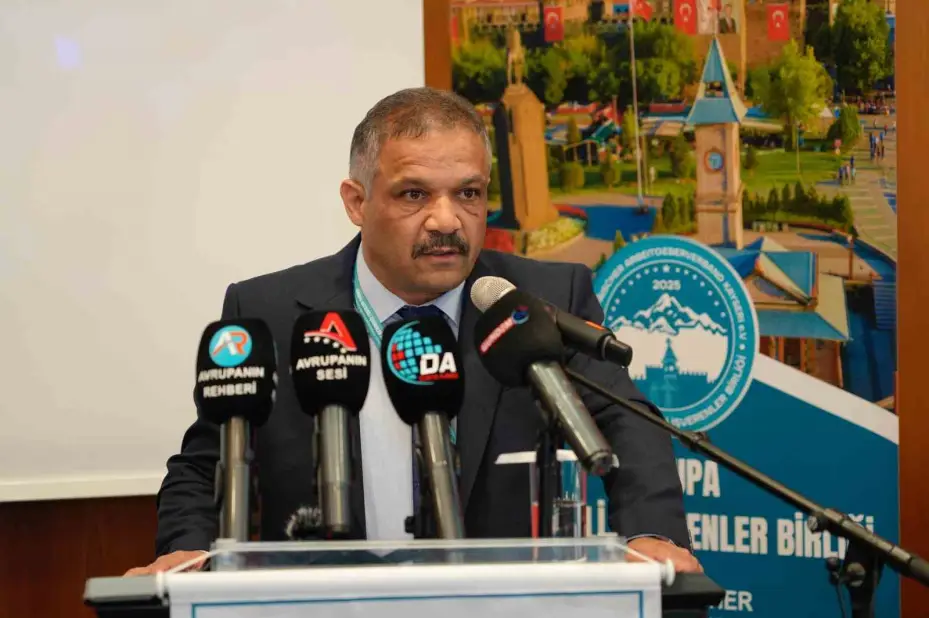 Başkan Hızar: "Vatan sadece toprak, pasaport, kimlik değildir"