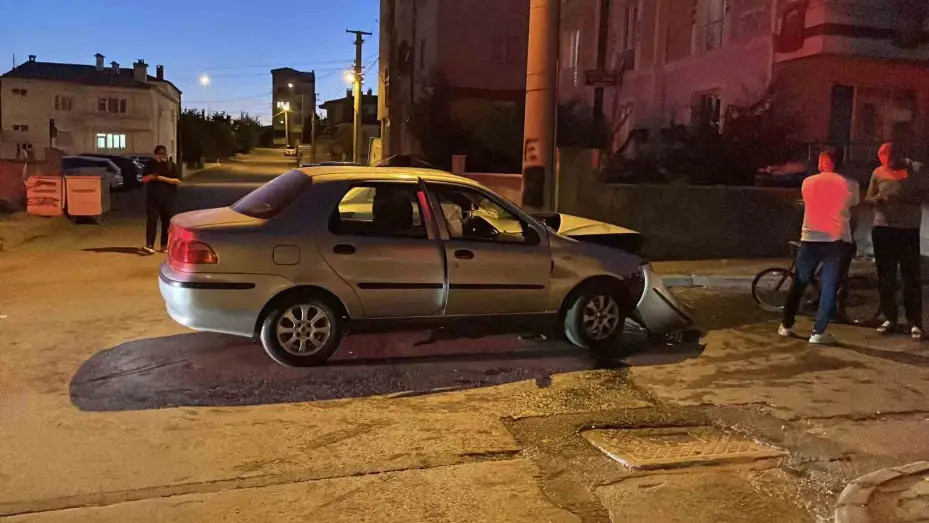 Sivas’ta iki otomobil çarpıştı: 6 kişi yaralandı