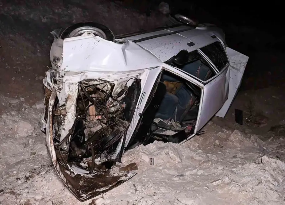 Alkollü ve ehliyetsiz sürücünün kontrolünden çıkan araç şarampole takla attı: 2 yaralı