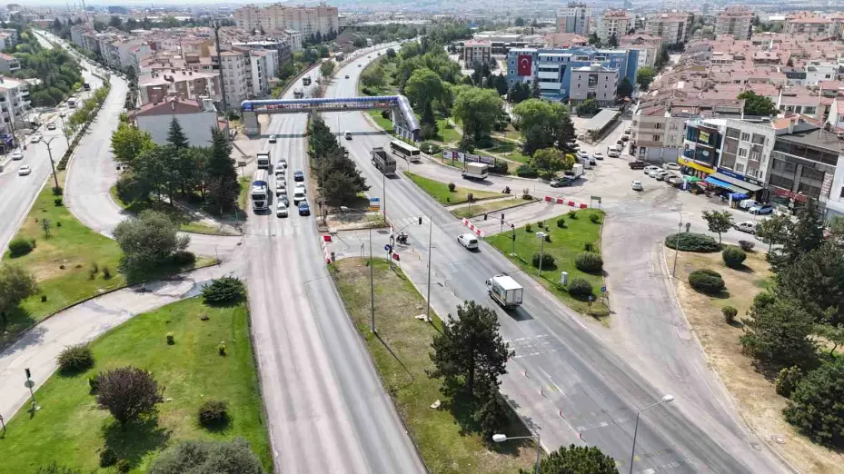 Tepebaşı kavşağı kapatıldı, kent içi toplu taşıma güzergâhları değişti