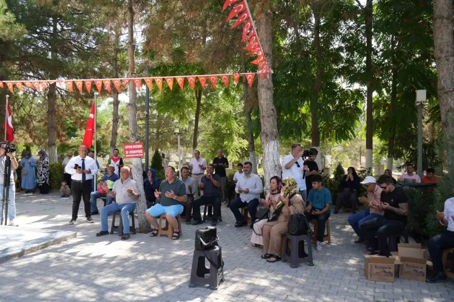 Şehit Ömer Halisdemir kabri başında anıldı