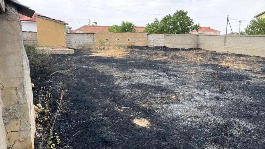 Kulu’da bahçedeki ot yangını korkuttu