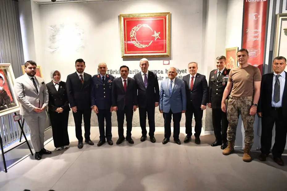 Kayseri Büyükşehir, 15 Temmuz’un ruhunu sanatla anlattı: ‘Zaferin Adı Türkiye’ sergisi açıldı