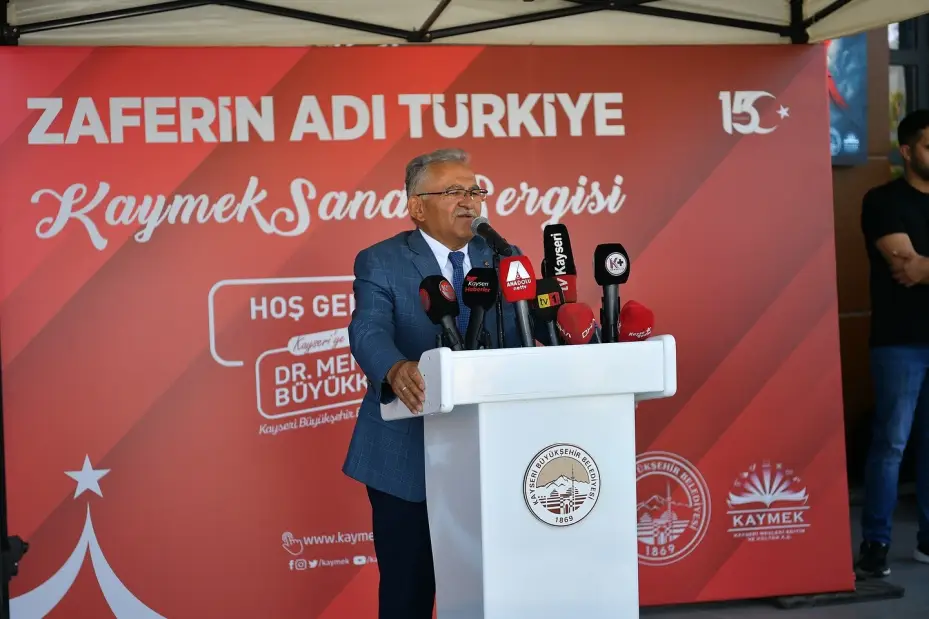 Kayseri Büyükşehir, 15 Temmuz’un ruhunu sanatla anlattı: ‘Zaferin Adı Türkiye’ sergisi açıldı