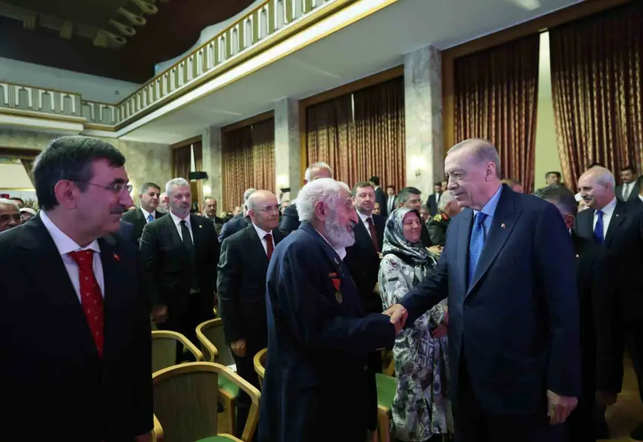 Cumhurbaşkanı Erdoğan: "Çok kutuplu dünyada Türkiye’miz yeni bir kutup başı olarak İnşallah hak ettiği yeri alacaktır"