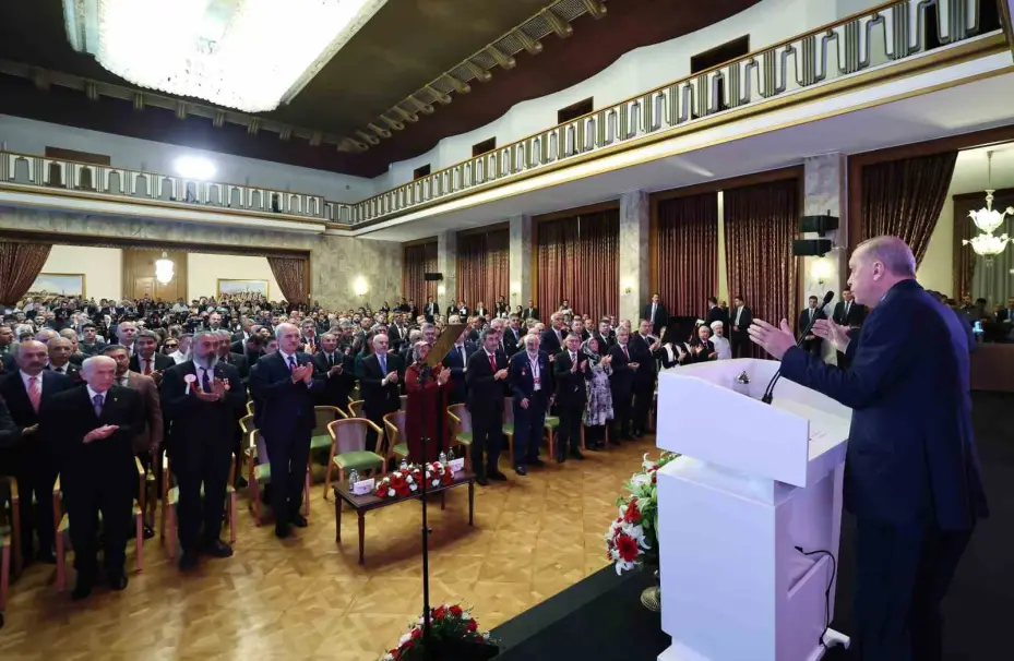 Cumhurbaşkanı Erdoğan: "Çok kutuplu dünyada Türkiye’miz yeni bir kutup başı olarak İnşallah hak ettiği yeri alacaktır"