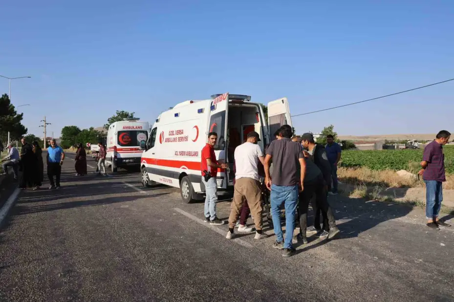 Tarım işçilerini taşıyan minibüs takla attı: 9 yaralı