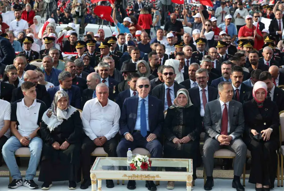 Cumhurbaşkanı Erdoğan: "Devletine ihanet edenler, milletine kurşun sıkanlar, ruhunu 1 dolara satan alçaklar bunun bedelini mutlaka ödeyecekler"