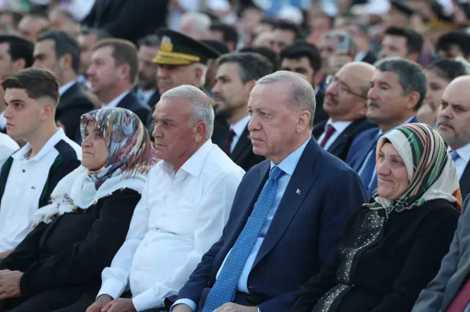Cumhurbaşkanı Erdoğan: "Devletine ihanet edenler, milletine kurşun sıkanlar, ruhunu 1 dolara satan alçaklar bunun bedelini mutlaka ödeyecekler"
