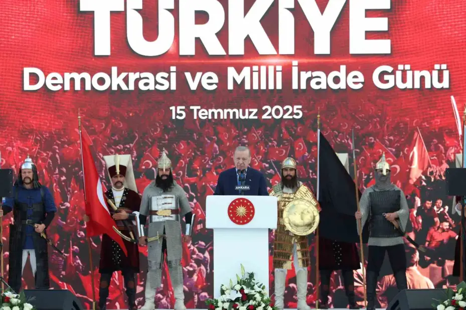 Cumhurbaşkanı Erdoğan: "Devletine ihanet edenler, milletine kurşun sıkanlar, ruhunu 1 dolara satan alçaklar bunun bedelini mutlaka ödeyecekler"
