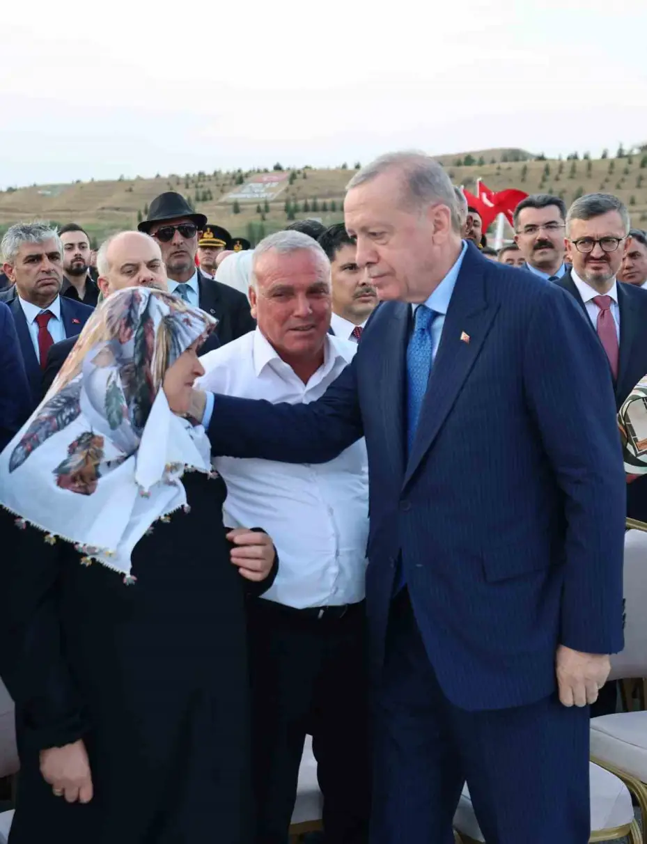 Cumhurbaşkanı Erdoğan: "Devletine ihanet edenler, milletine kurşun sıkanlar, ruhunu 1 dolara satan alçaklar bunun bedelini mutlaka ödeyecekler"