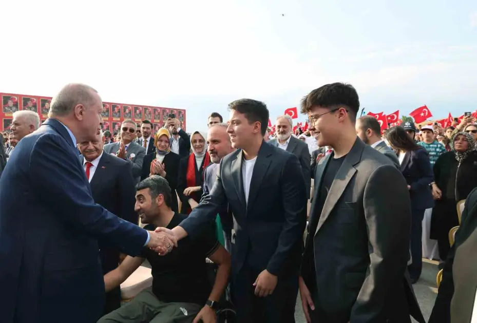 Cumhurbaşkanı Erdoğan: "Devletine ihanet edenler, milletine kurşun sıkanlar, ruhunu 1 dolara satan alçaklar bunun bedelini mutlaka ödeyecekler"