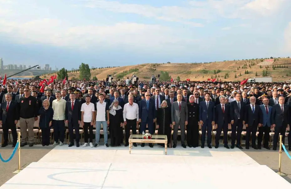 Cumhurbaşkanı Erdoğan: "Devletine ihanet edenler, milletine kurşun sıkanlar, ruhunu 1 dolara satan alçaklar bunun bedelini mutlaka ödeyecekler"