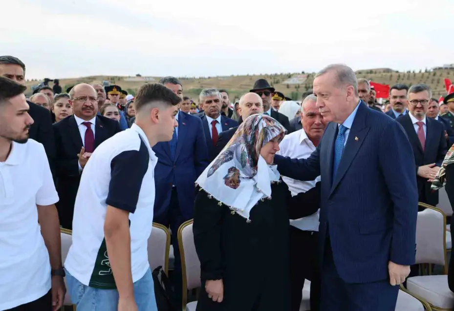 Cumhurbaşkanı Erdoğan: "Devletine ihanet edenler, milletine kurşun sıkanlar, ruhunu 1 dolara satan alçaklar bunun bedelini mutlaka ödeyecekler"