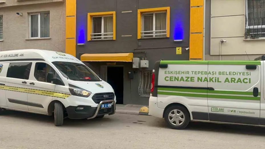 Apartman merdivenlerinde bir kişi ölü bulundu