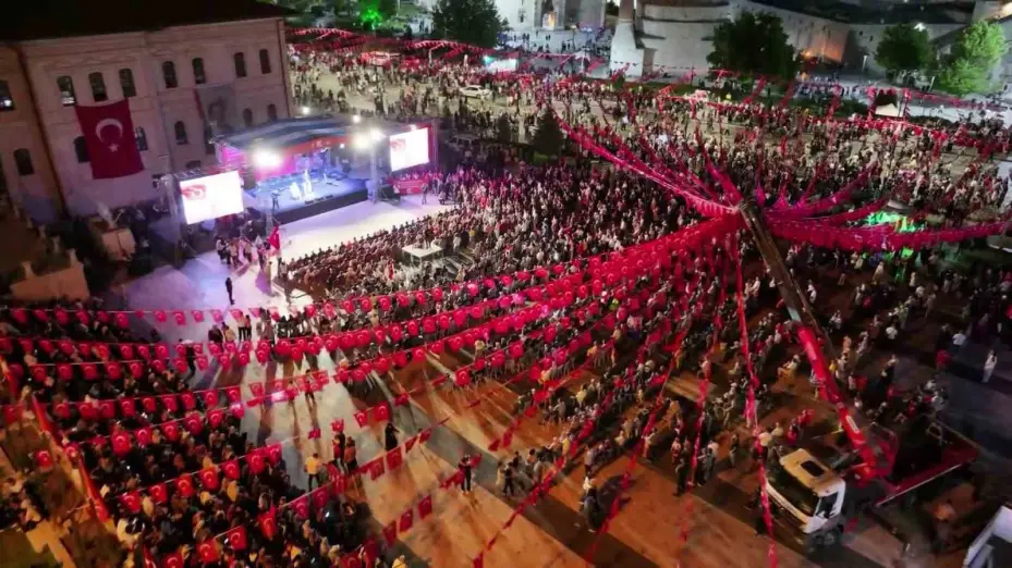 Sivas’ta "15 Temmuz Milli Birlik ve Demokrasi Yürüyüşü" düzenlendi, meydan doldu taştı