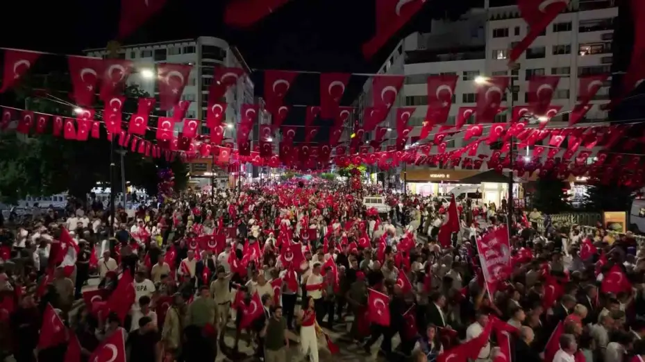 Sivas’ta "15 Temmuz Milli Birlik ve Demokrasi Yürüyüşü" düzenlendi, meydan doldu taştı