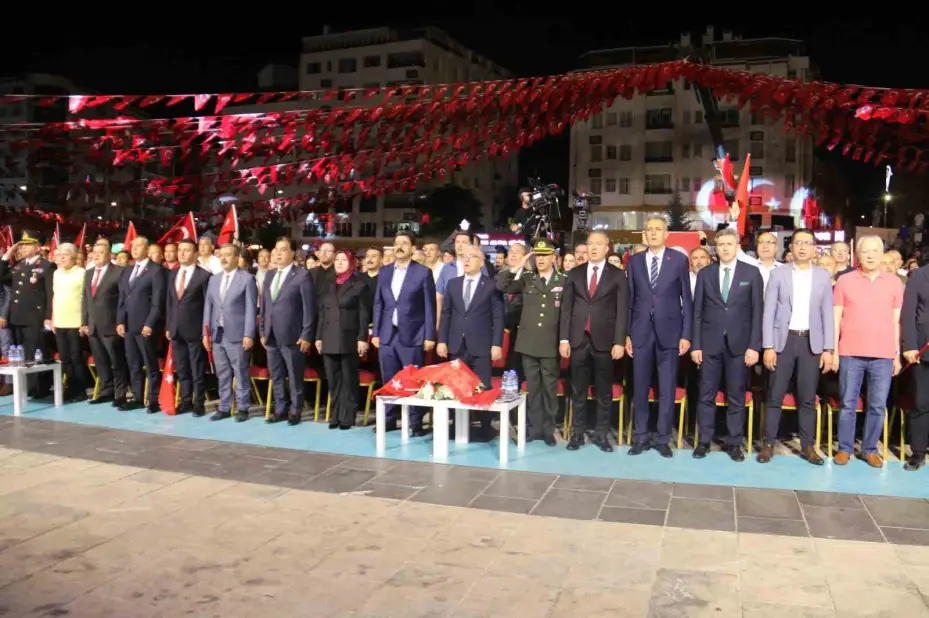 Sivas’ta "15 Temmuz Milli Birlik ve Demokrasi Yürüyüşü" düzenlendi, meydan doldu taştı