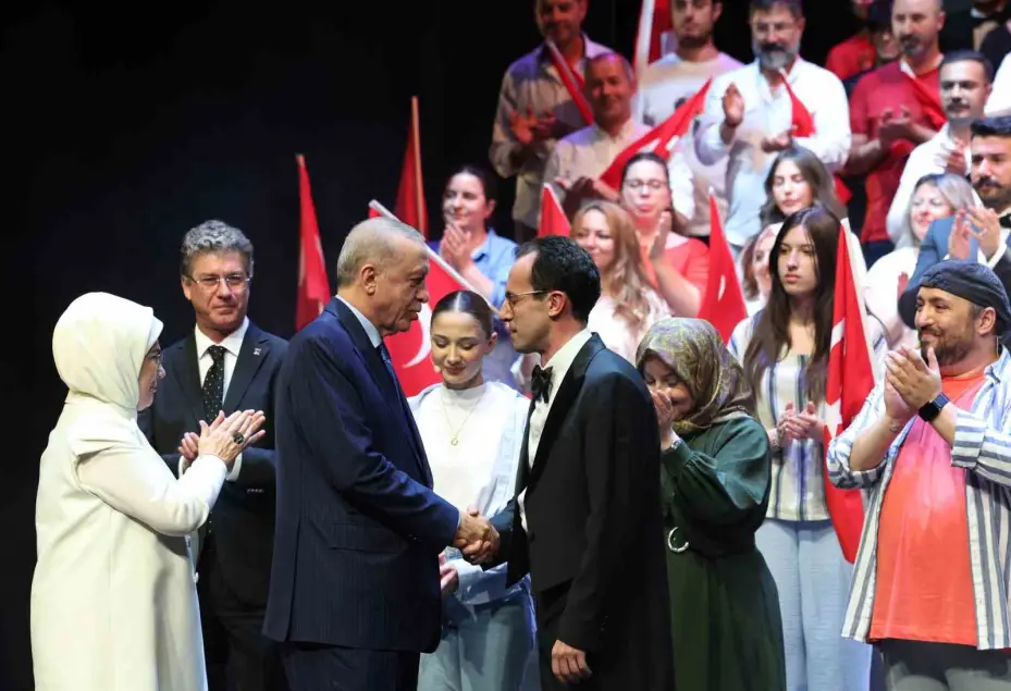 Cumhurbaşkanı Erdoğan, "En Uzun Gece" destanının ilk temsiline katıldı