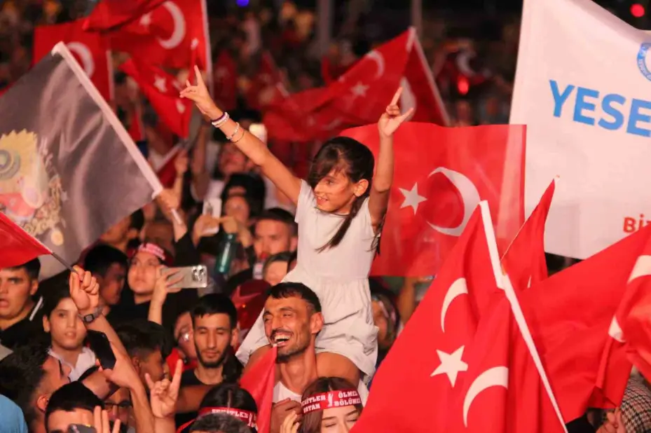 Kayseri’de 15 Temmuz’da vatandaşlar Cumhuriyet Meydanı’nı doldurdu
