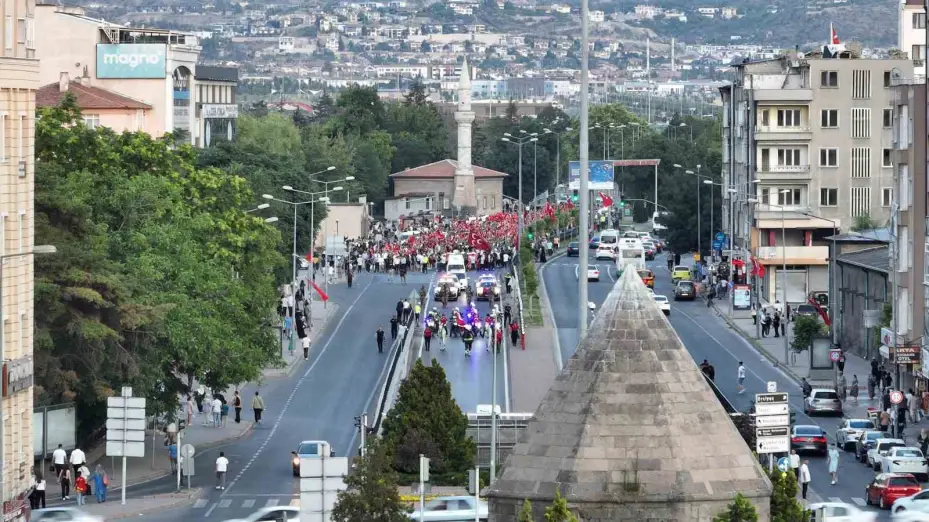 Kayseri’de 15 Temmuz’da vatandaşlar Cumhuriyet Meydanı’nı doldurdu