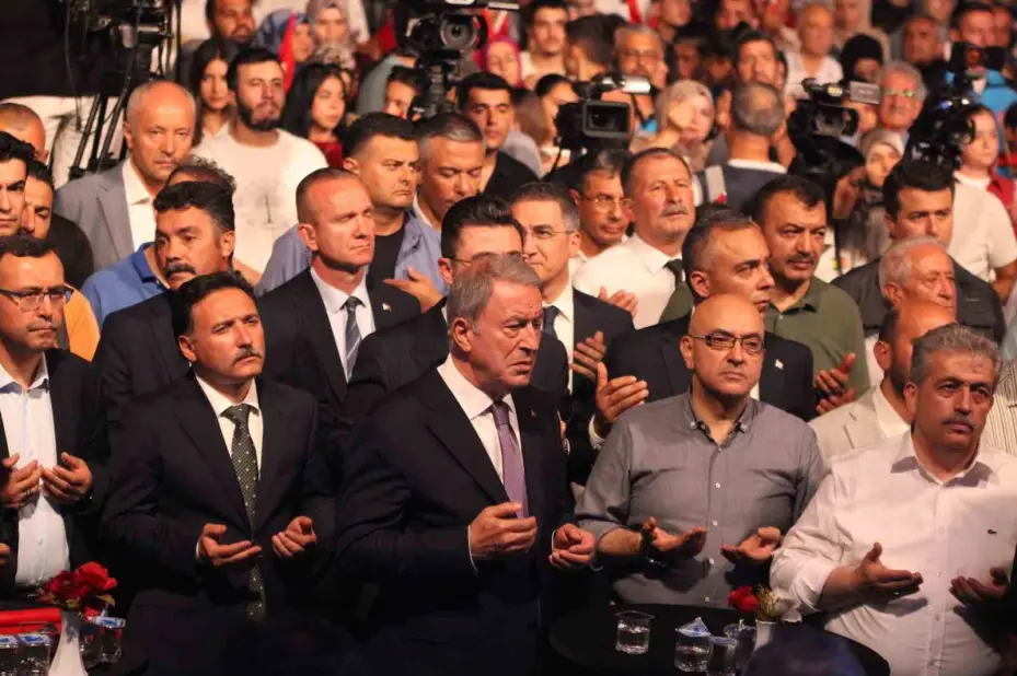 Kayseri’de 15 Temmuz’da vatandaşlar Cumhuriyet Meydanı’nı doldurdu